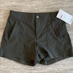 Athleta Trekkie 4” Shorts
